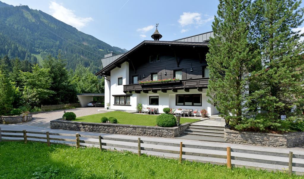 Alpin Hotel Garni Eder - Private Living Mayrhofen Exterior photo